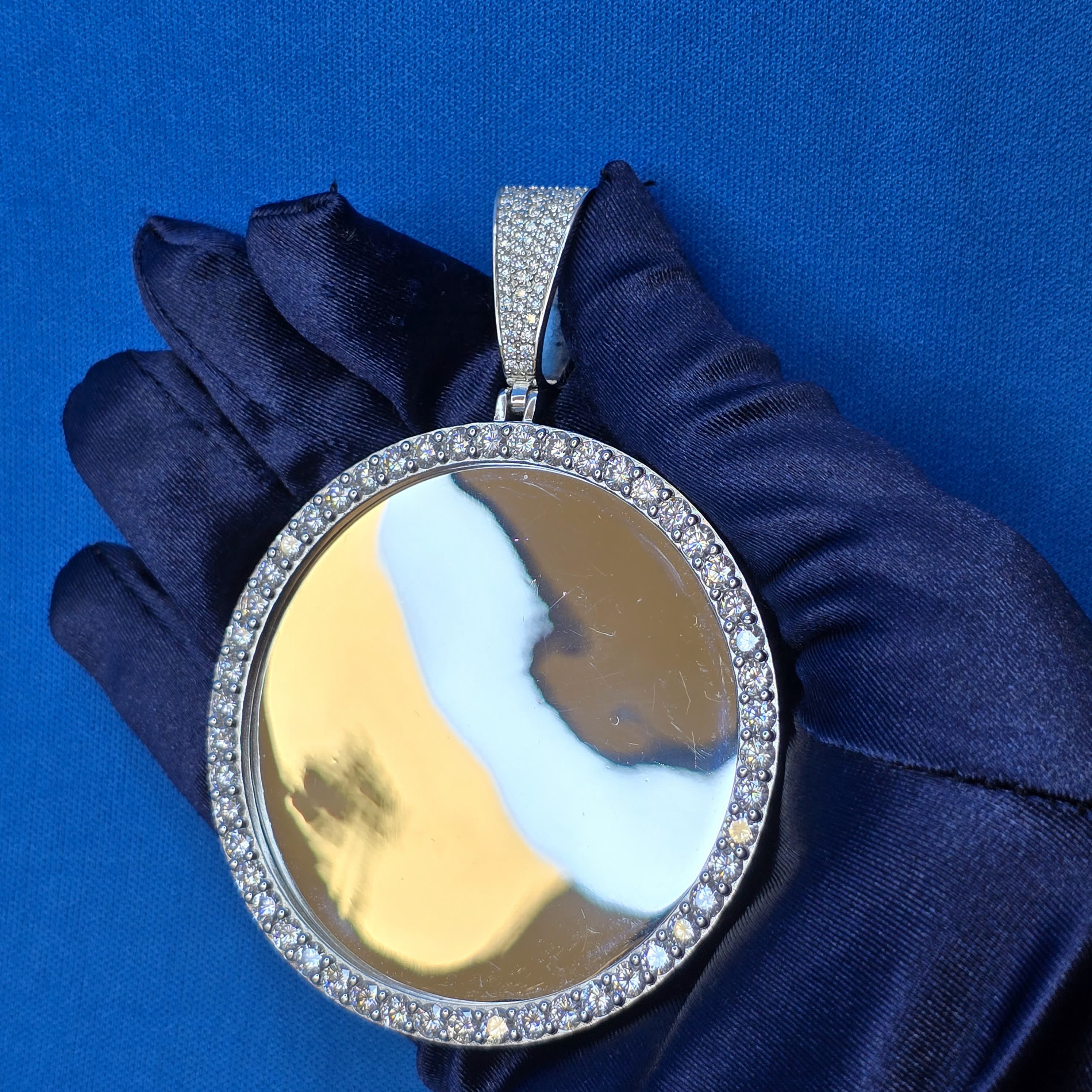 Moissanite 4.07 ctw Circle Memory Pendant