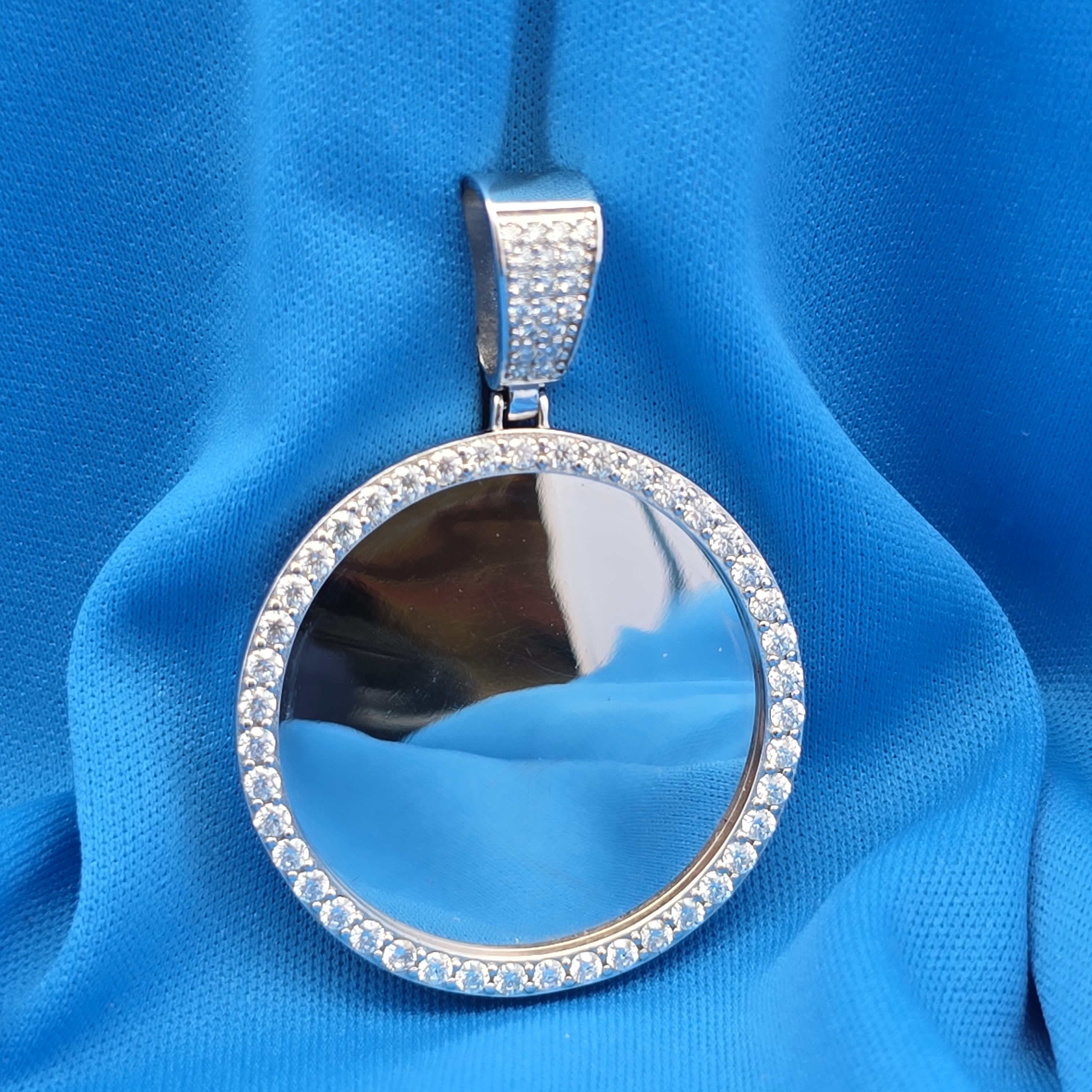 Moissanite 2.66 ctw Circle Memory Pendant