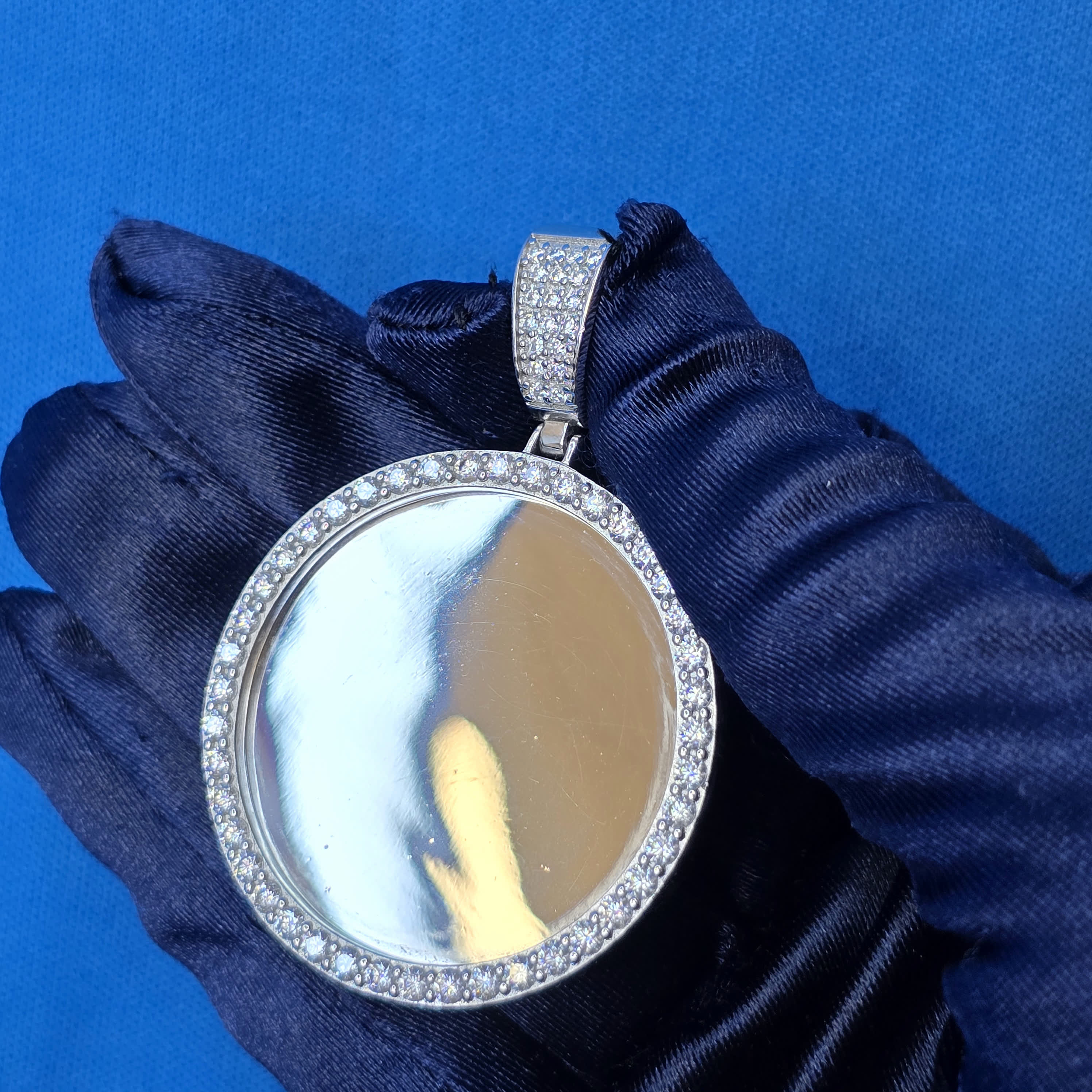 Moissanite 4.10 ctw Circle Memory Pendant