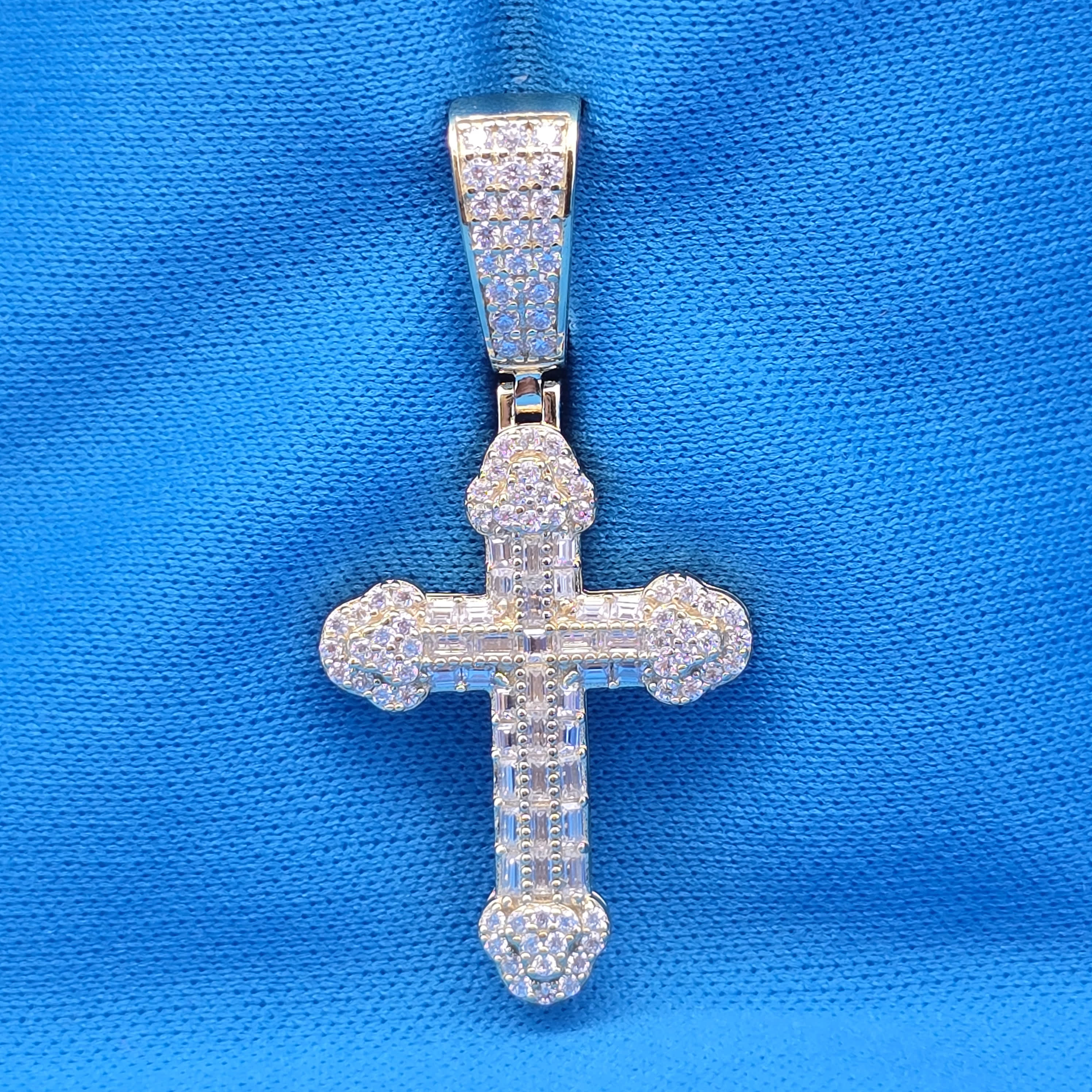 Moissanite 0.95 ctw Trefoil Cross Pendant