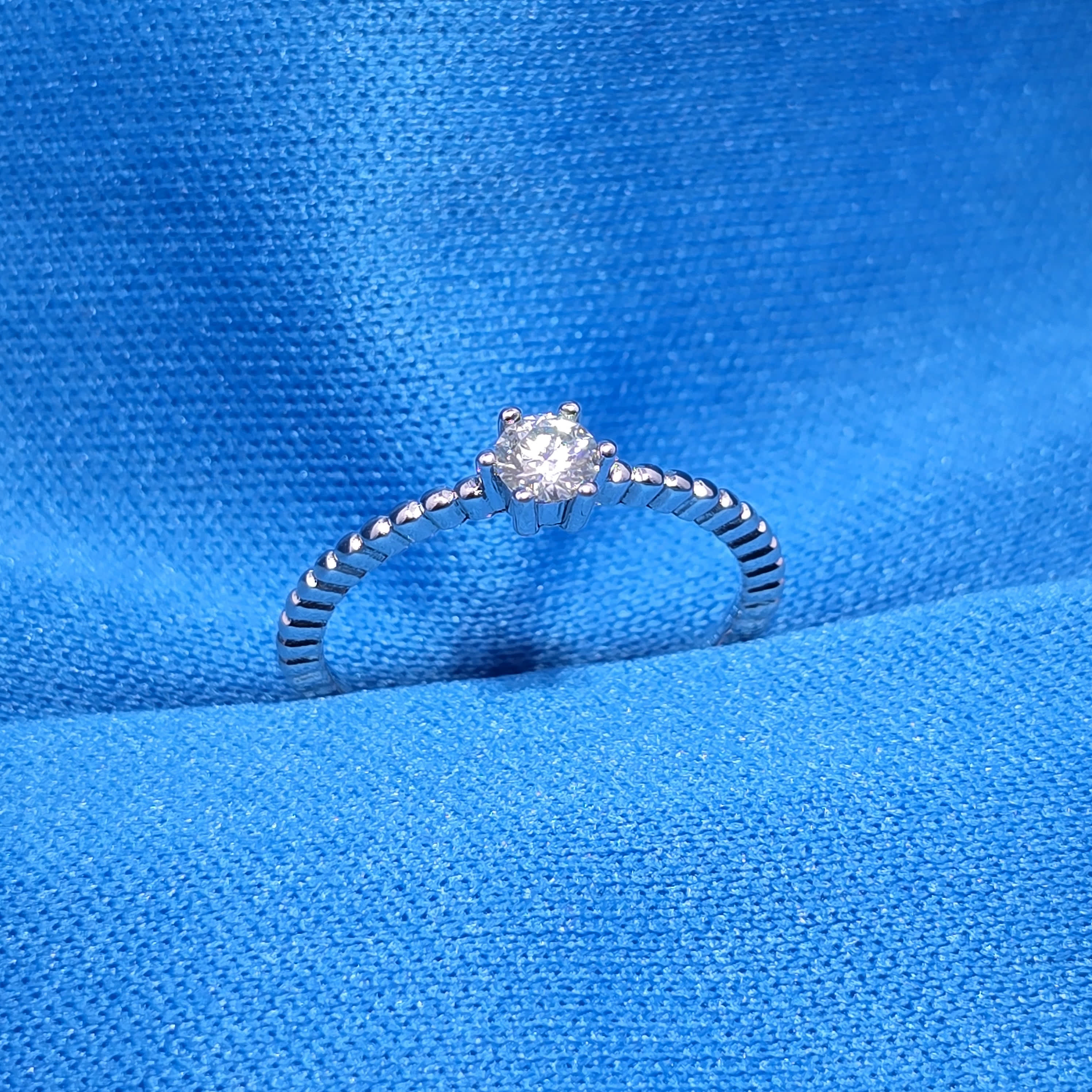 Moissanite 0.30 ctw Circle Ring