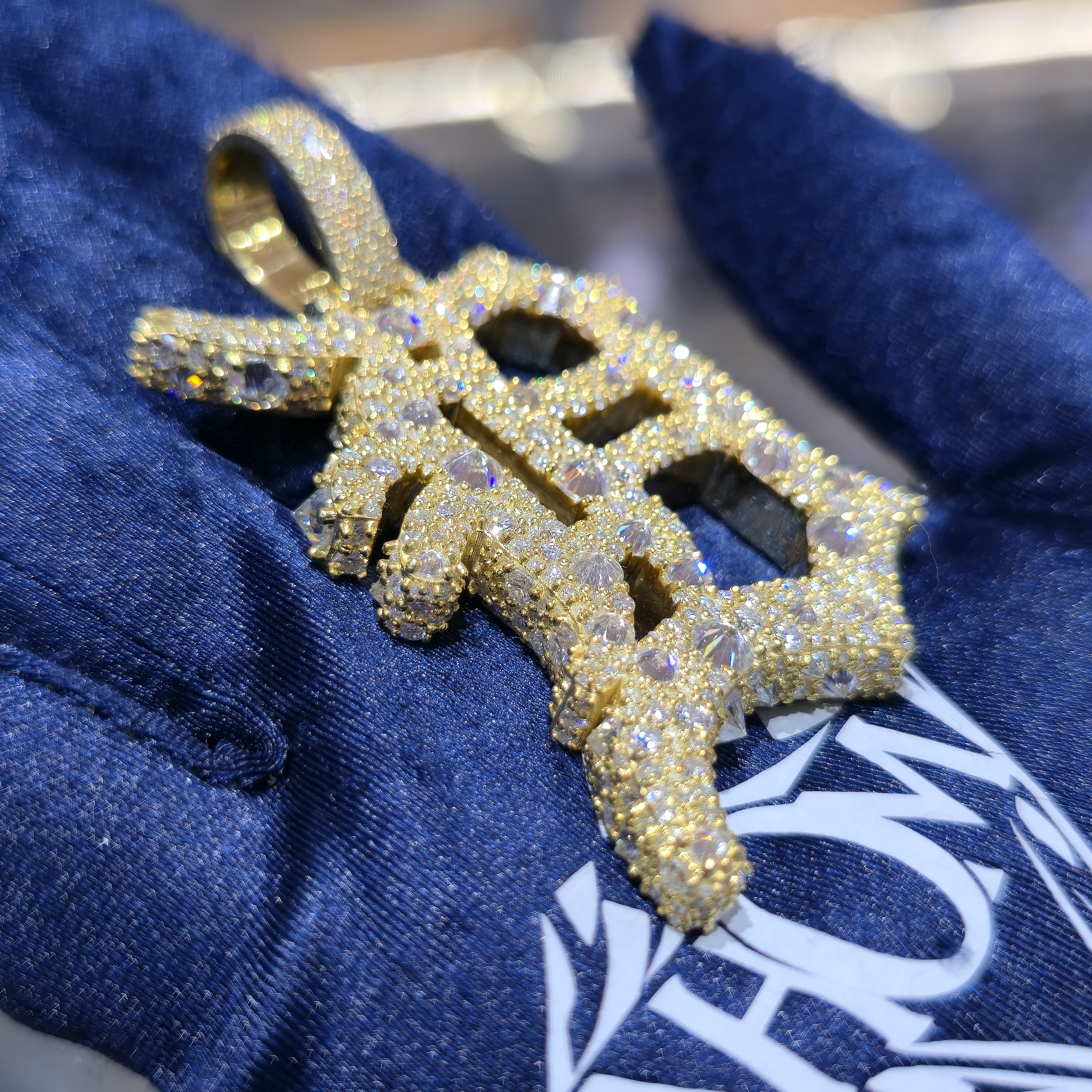 VVS Custom Pendnet & Chain 5